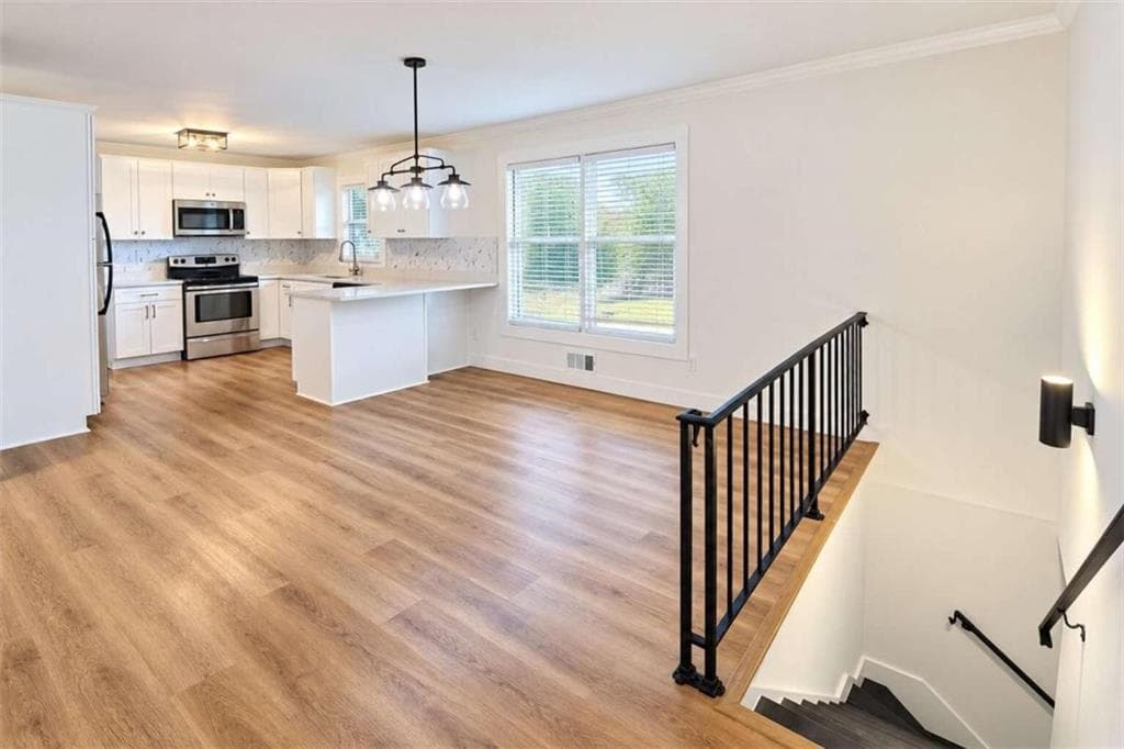 3 bedroom, 2 bathroom, 1,660 sq ft single family residence for sale at 2940 Harris Street, East Point, GA 30344 — photo 8