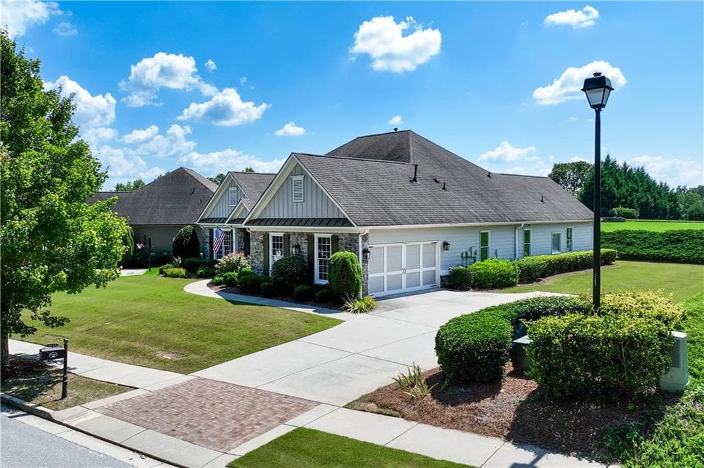 4 bedroom, 3 bathroom, 2,910 sq ft single family residence for sale at 6623 Trail Side Drive, Flowery Branch, GA 30542 — photo 5