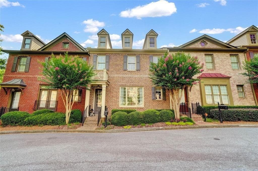 3 bedroom, 4 bathroom, 3,380 sq ft townhouse for sale at 10755 Arlington Point, Johns Creek, GA 30022 — photo 1 of 53