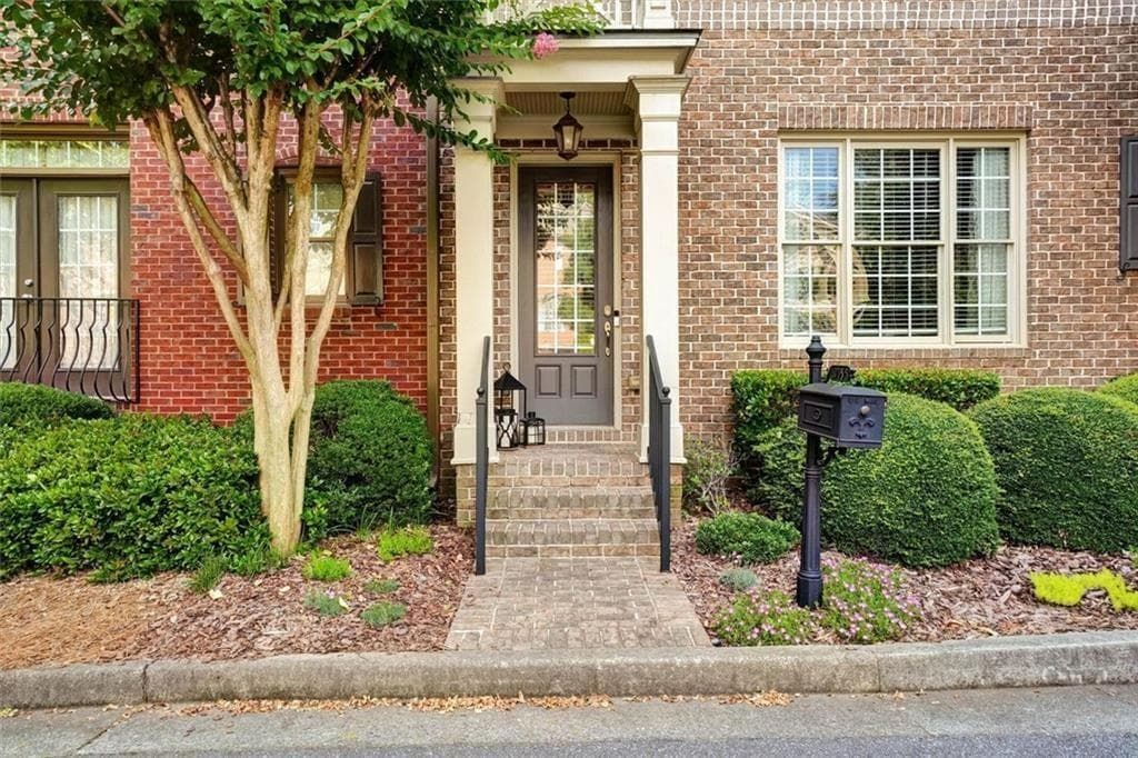 3 bedroom, 4 bathroom, 3,380 sq ft townhouse for sale at 10755 Arlington Point, Johns Creek, GA 30022 — photo 2