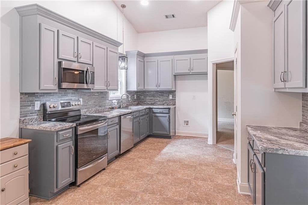 4 bedroom, 2 bathroom, 2,261 sq ft single family residence for sale at 294 Ambassador Circle, Winder, GA 30680 — photo 3