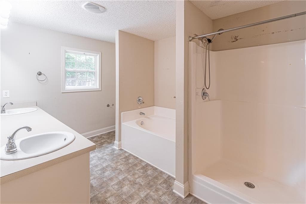 4 bedroom, 2 bathroom, 2,261 sq ft single family residence for sale at 294 Ambassador Circle, Winder, GA 30680 — photo 5