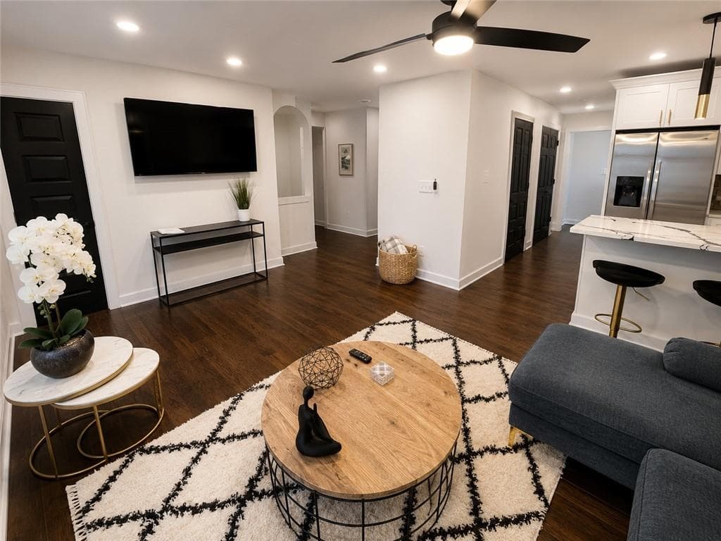 3 bedroom, 2 bathroom, 1,239 sq ft single family residence for sale at 1654 Hadlock Street, Atlanta, GA 30311 — photo 3
