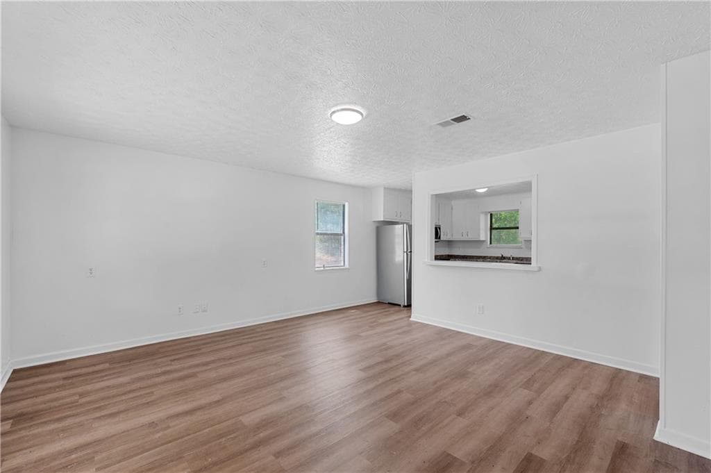 2 bedroom, 1 bathroom, 1,000 sq ft duplex for rent at 113 Tanglewood Drive B, Monroe, GA 30656 for $1,400 a month — photo 3