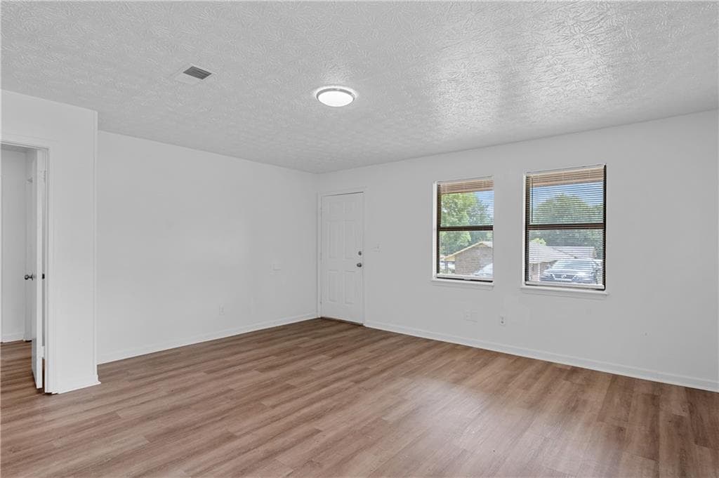2 bedroom, 1 bathroom, 1,000 sq ft duplex for rent at 113 Tanglewood Drive B, Monroe, GA 30656 for $1,400 a month — photo 5