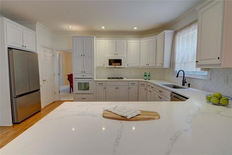 5 bedroom, 5 bathroom, 4,365 sq ft single family residence for sale at 5001 Staverly Lane, Peachtree Corners, GA 30092 — photo 3
