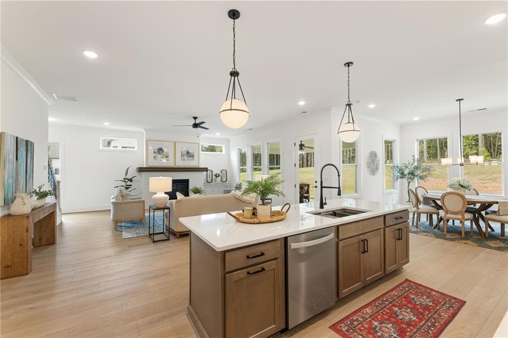 4 bedroom, 4 bathroom, 3,400 sq ft single family residence for sale at 208 Knollwood Bend, Canton, GA 30115 — photo 5