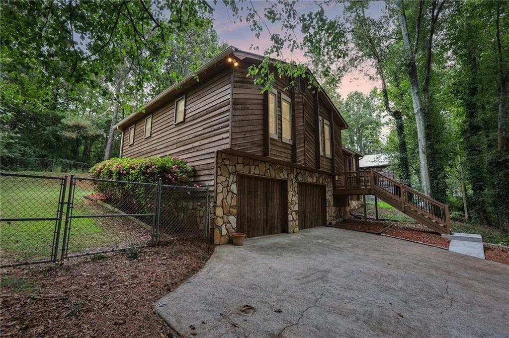 3 bedroom, 2 bathroom, 1,492 sq ft single family residence for sale at 231 Sabrina Court, Woodstock, GA 30188 — photo 2