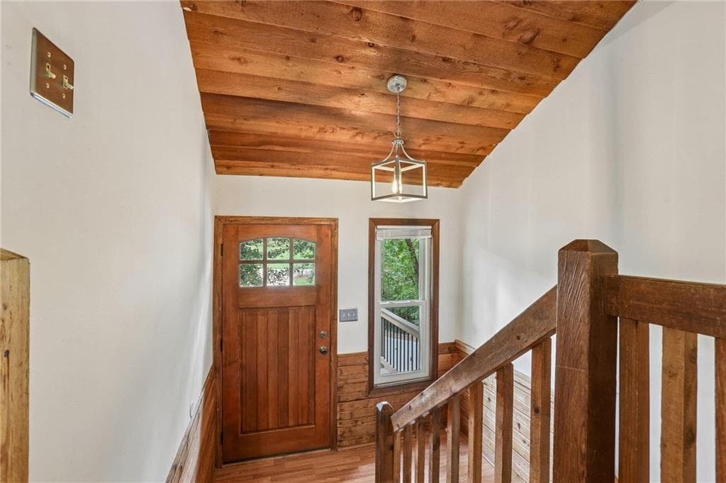 3 bedroom, 2 bathroom, 1,492 sq ft single family residence for sale at 231 Sabrina Court, Woodstock, GA 30188 — photo 3