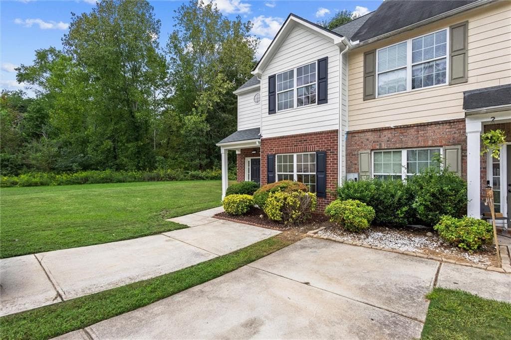 4 bedroom, 3 bathroom, 1,528 sq ft townhouse for sale at 268 Brookview Drive, Riverdale, GA 30274 — photo 2