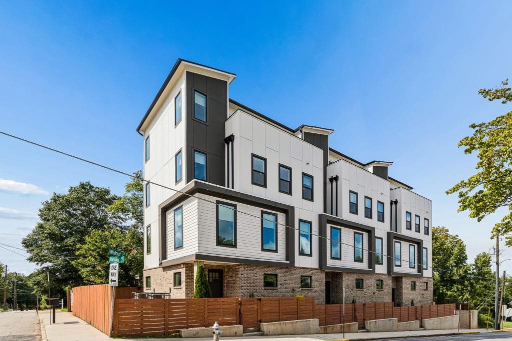 3 bedroom, 4 bathroom, 2,254 sq ft townhouse for rent at 105 Walnut Street, Atlanta, GA 30314 for $3,500 a month — photo 1 of 38