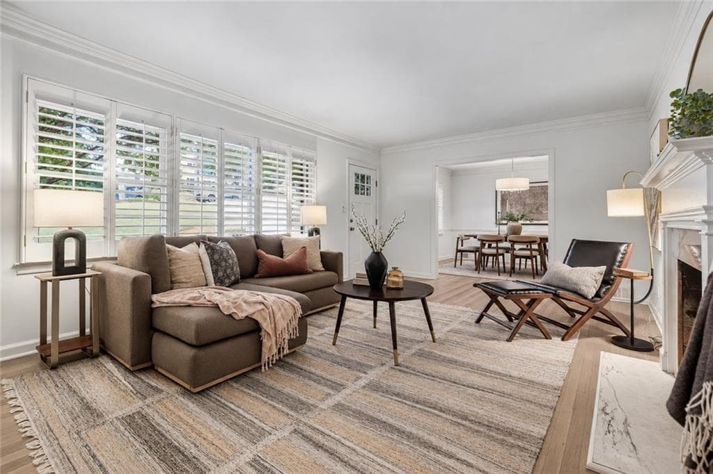 5 bedroom, 3 bathroom, 2,600 sq ft single family residence for sale at 4341 Peachtree Dunwoody Road, Atlanta, GA 30342 — photo 4