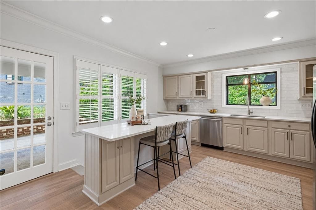5 bedroom, 3 bathroom, 2,600 sq ft single family residence for sale at 4341 Peachtree Dunwoody Road, Atlanta, GA 30342 — photo 8