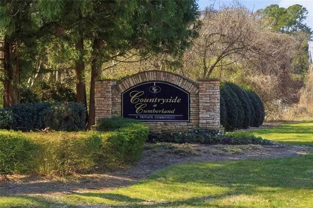 2 bedroom, 2 bathroom, 1,316 sq ft condominium for sale at 402 SE Countryside Place 402, Smyrna, GA 30080 — photo 2