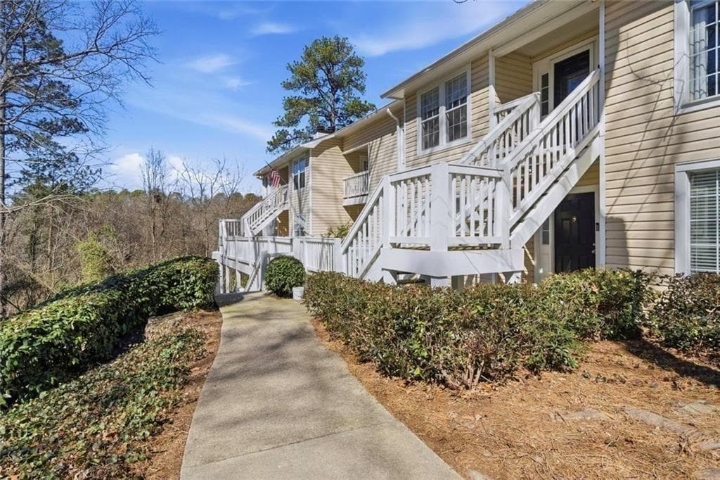 2 bedroom, 2 bathroom, 1,316 sq ft condominium for sale at 402 SE Countryside Place 402, Smyrna, GA 30080 — photo 5