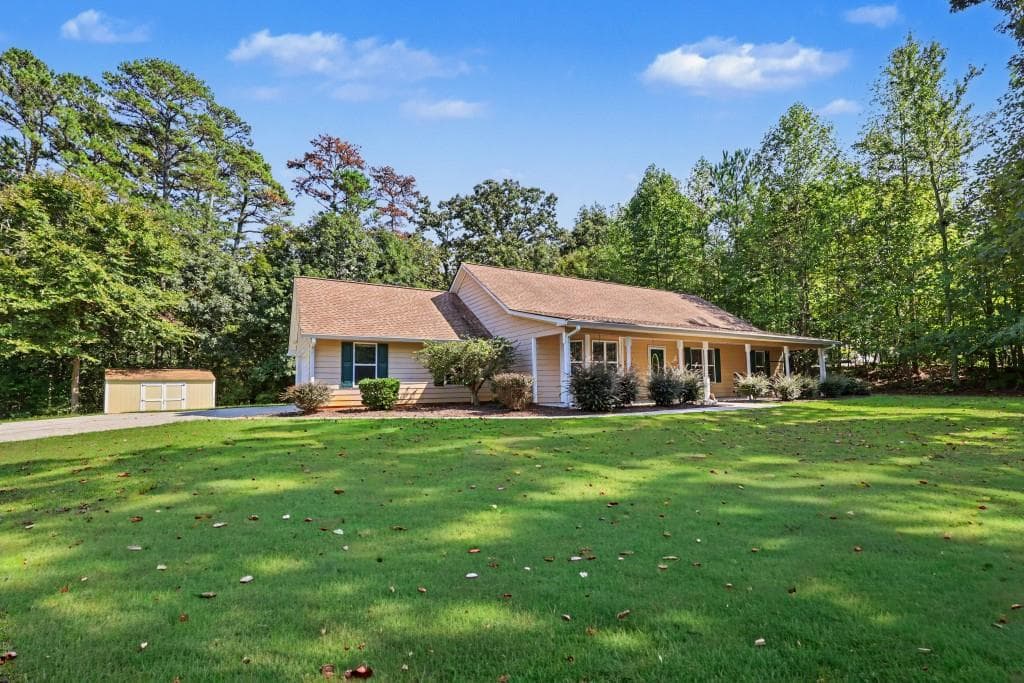 3 bedroom, 2 bathroom, 1,632 sq ft single family residence for sale at 129 Buckeye Point, Commerce, GA 30530