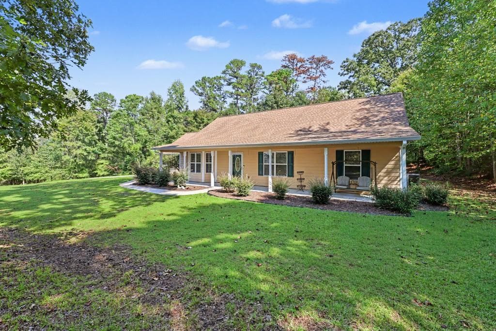 3 bedroom, 2 bathroom, 1,632 sq ft single family residence for sale at 129 Buckeye Point, Commerce, GA 30530 — photo 3