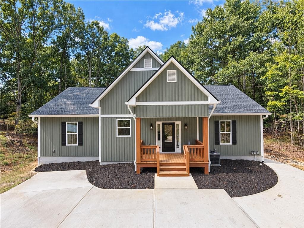 3 bedroom, 2 bathroom, 1,884 sq ft single family residence for sale at 3705 Ronny Way, Gainesville, GA 30506 — photo 2