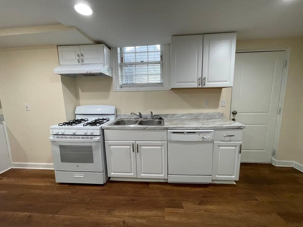 2 bedroom, 1 bathroom, 1,395 sq ft single family residence for rent at 2106 Pawnee Drive BASEMENT, Marietta, GA 30067 for $1,700 a month — photo 2