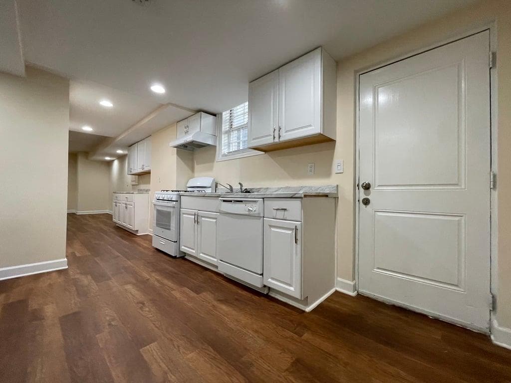 2 bedroom, 1 bathroom, 1,395 sq ft single family residence for rent at 2106 Pawnee Drive BASEMENT, Marietta, GA 30067 for $1,700 a month — photo 3