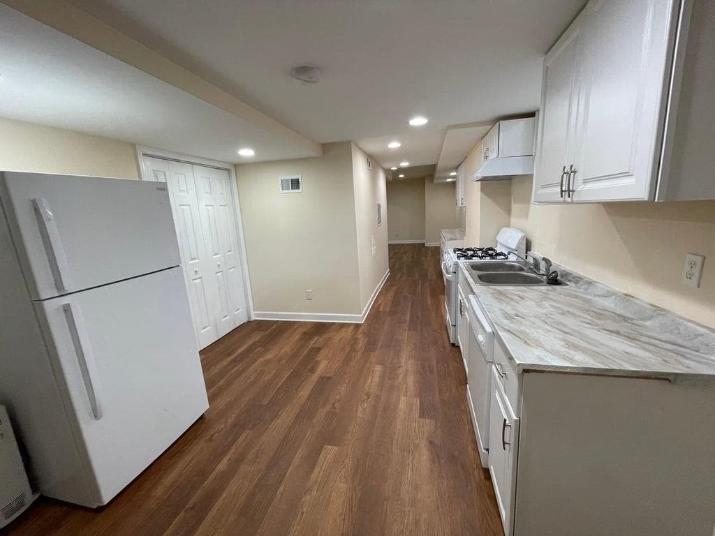 2 bedroom, 1 bathroom, 1,395 sq ft single family residence for rent at 2106 Pawnee Drive BASEMENT, Marietta, GA 30067 for $1,700 a month — photo 4