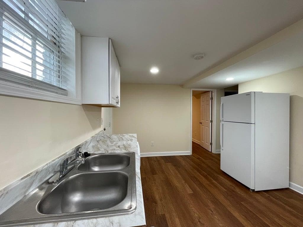 2 bedroom, 1 bathroom, 1,395 sq ft single family residence for rent at 2106 Pawnee Drive BASEMENT, Marietta, GA 30067 for $1,700 a month — photo 5