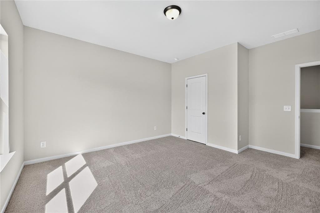 4 bedroom, 3 bathroom, 2,053 sq ft single family residence for sale at 139 Shire Loop, Calhoun, GA 30701 — photo 2