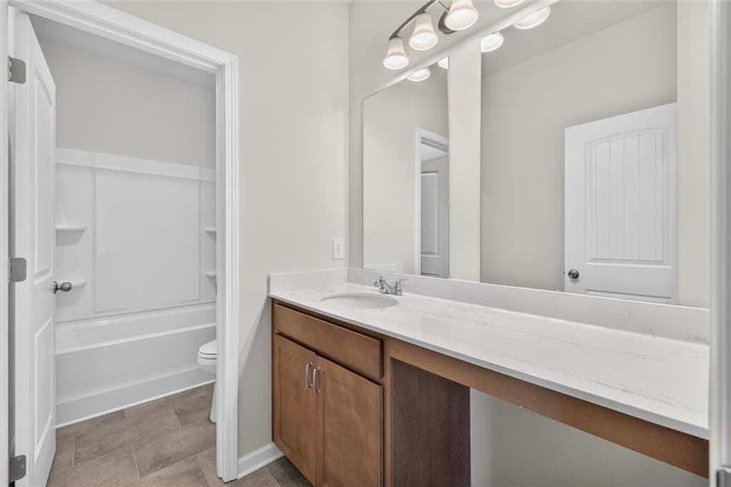 4 bedroom, 3 bathroom, 2,053 sq ft single family residence for sale at 139 Shire Loop, Calhoun, GA 30701 — photo 3