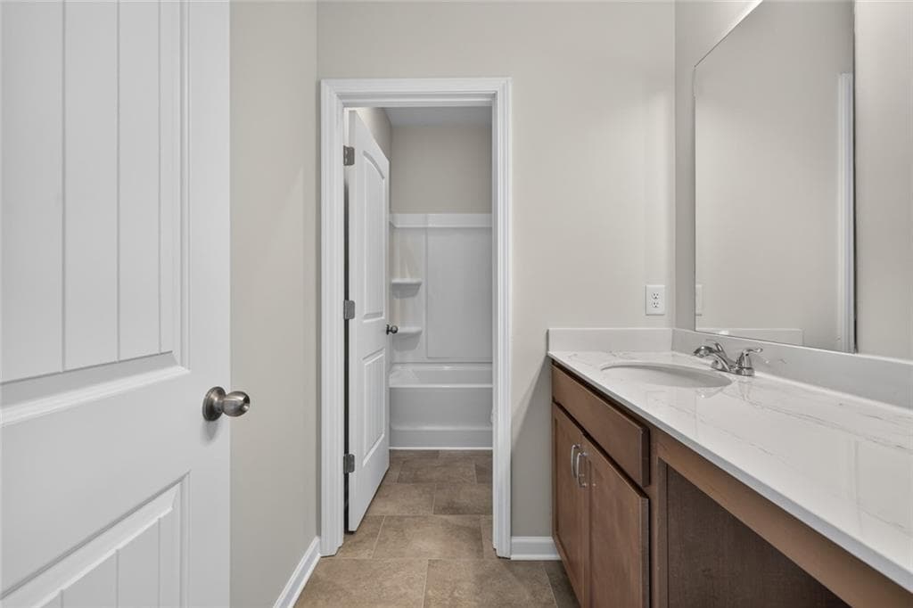 4 bedroom, 3 bathroom, 2,053 sq ft single family residence for sale at 139 Shire Loop, Calhoun, GA 30701 — photo 4
