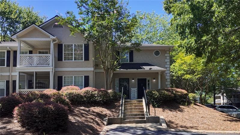 2 bedroom, 2 bathroom, 1,302 sq ft condominium for sale at 904 Peachtree Forest Terrace, Peachtree Corners, GA 30092