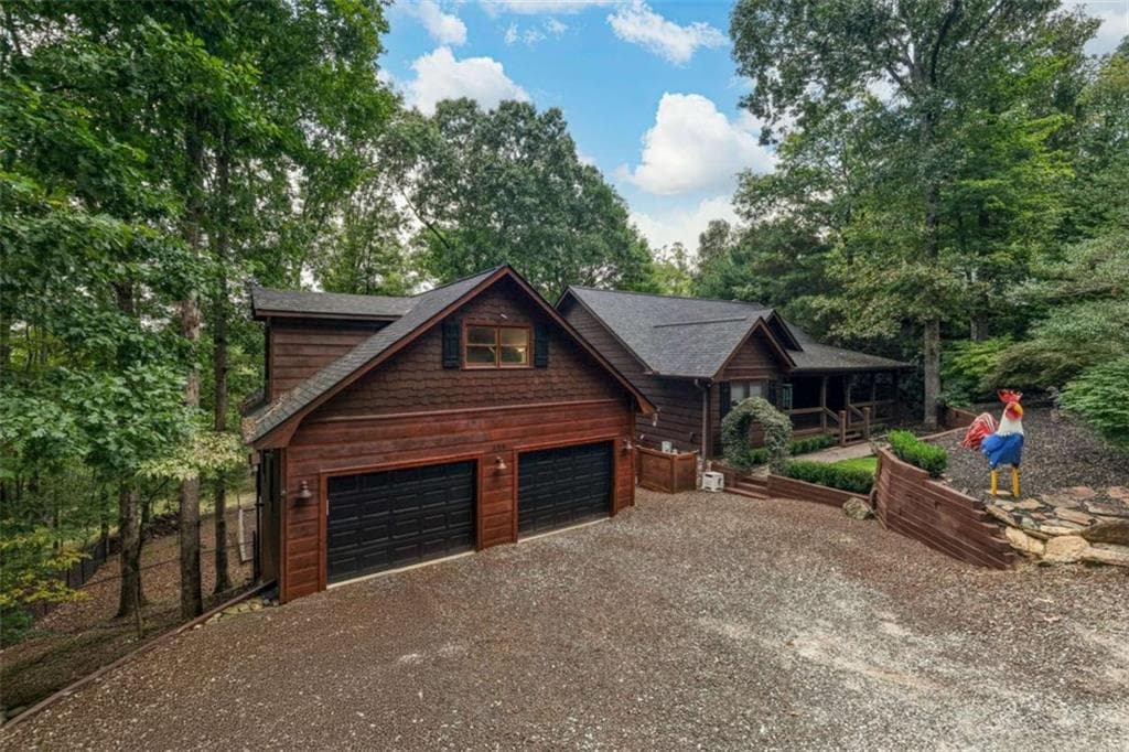 4 bedroom, 5 bathroom, 4,160 sq ft single family residence for sale at 199 Fox Run Drive, Blue Ridge, GA 30513 — photo 2