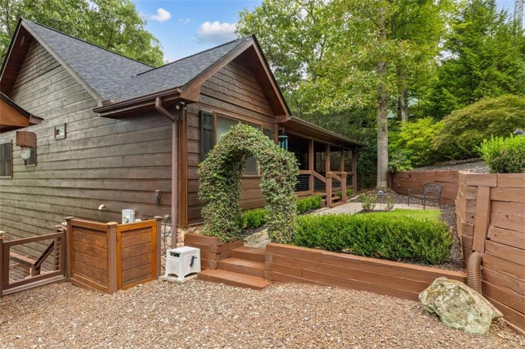 4 bedroom, 5 bathroom, 4,160 sq ft single family residence for sale at 199 Fox Run Drive, Blue Ridge, GA 30513 — photo 6