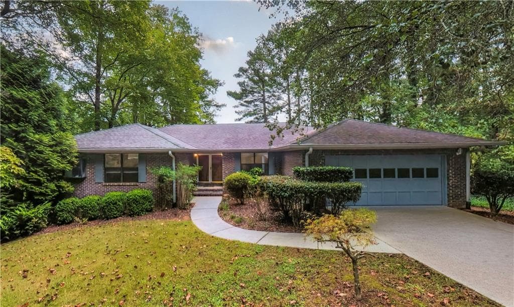 4 bedroom, 3 bathroom, 2,860 sq ft single family residence for rent at 7012 S Pinewood Court, Villa Rica, GA 30180 for $2,600 a month