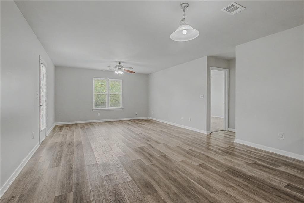 4 bedroom, 4 bathroom, 2,139 sq ft single family residence for sale at 123 W Lexington Avenue, Griffin, GA 30223 — photo 5