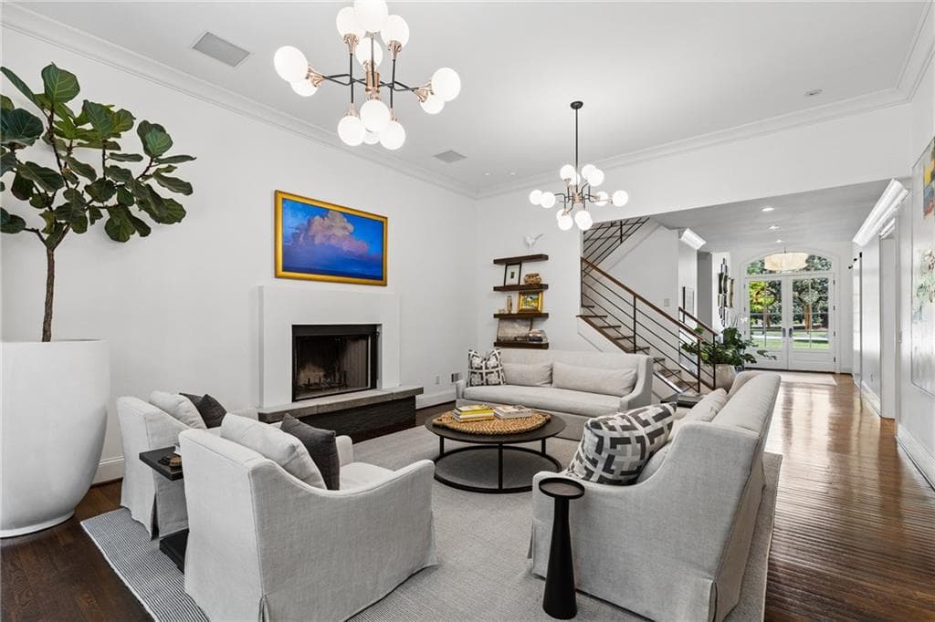 5 bedroom, 6 bathroom, 5,604 sq ft single family residence for sale at 544 Hollydale Court, Atlanta, GA 30342 — photo 4