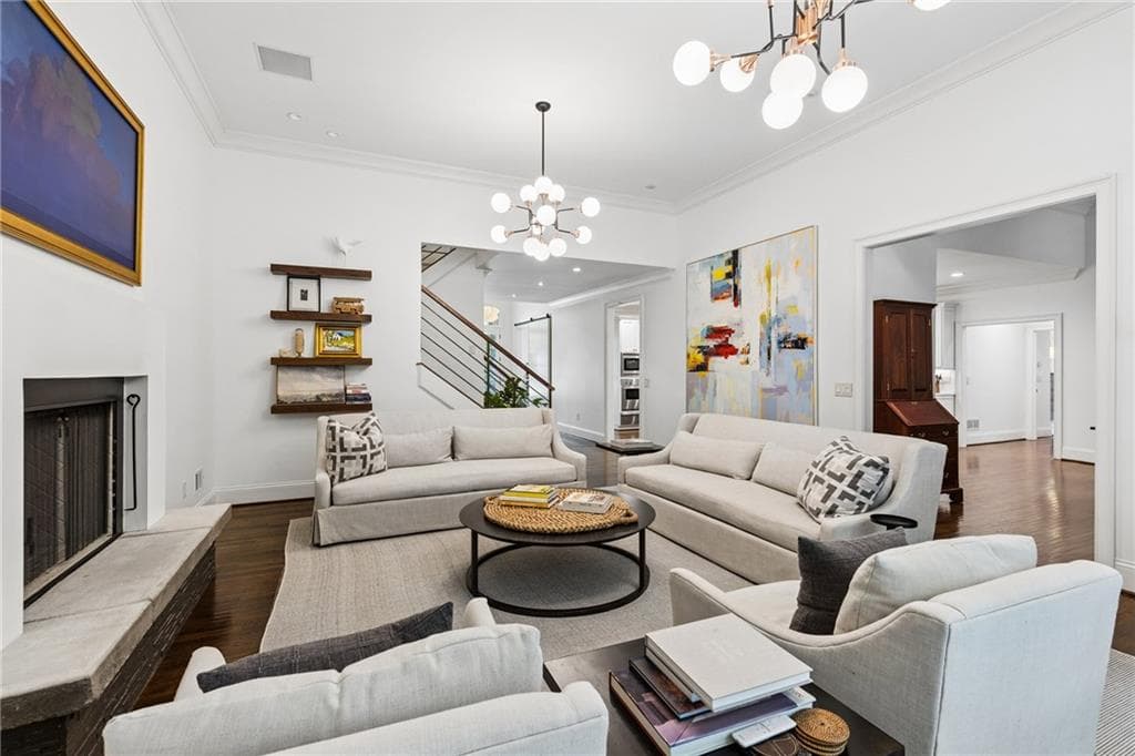 5 bedroom, 6 bathroom, 5,604 sq ft single family residence for sale at 544 Hollydale Court, Atlanta, GA 30342 — photo 5