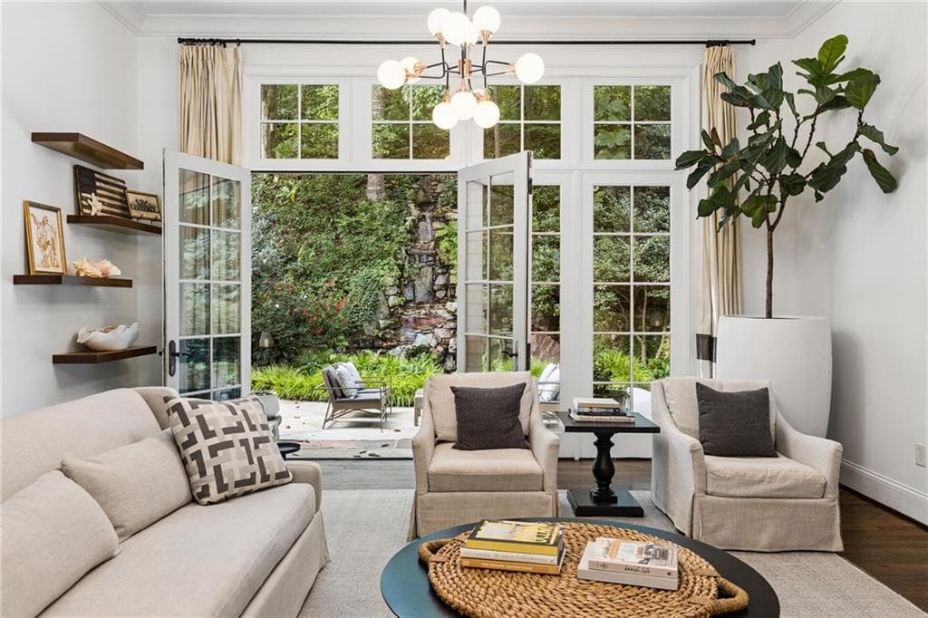 5 bedroom, 6 bathroom, 5,604 sq ft single family residence for sale at 544 Hollydale Court, Atlanta, GA 30342 — photo 7