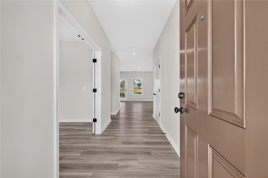 4 bedroom, 3 bathroom, 2,372 sq ft single family residence for sale at 115 Shire Loop, Calhoun, GA 30701 — photo 3