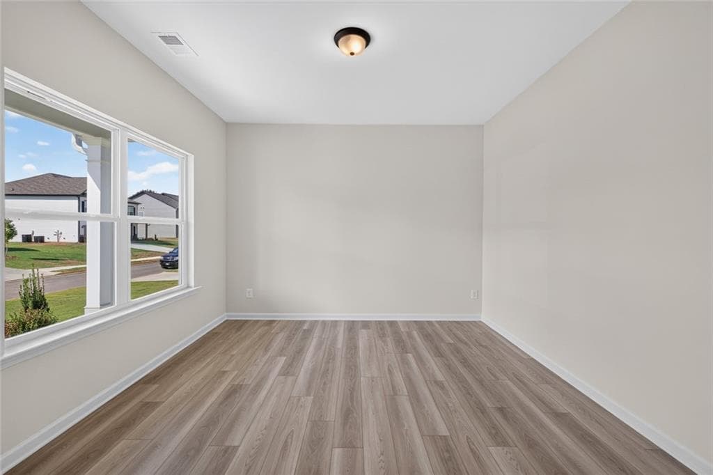 4 bedroom, 3 bathroom, 2,372 sq ft single family residence for sale at 115 Shire Loop, Calhoun, GA 30701 — photo 4