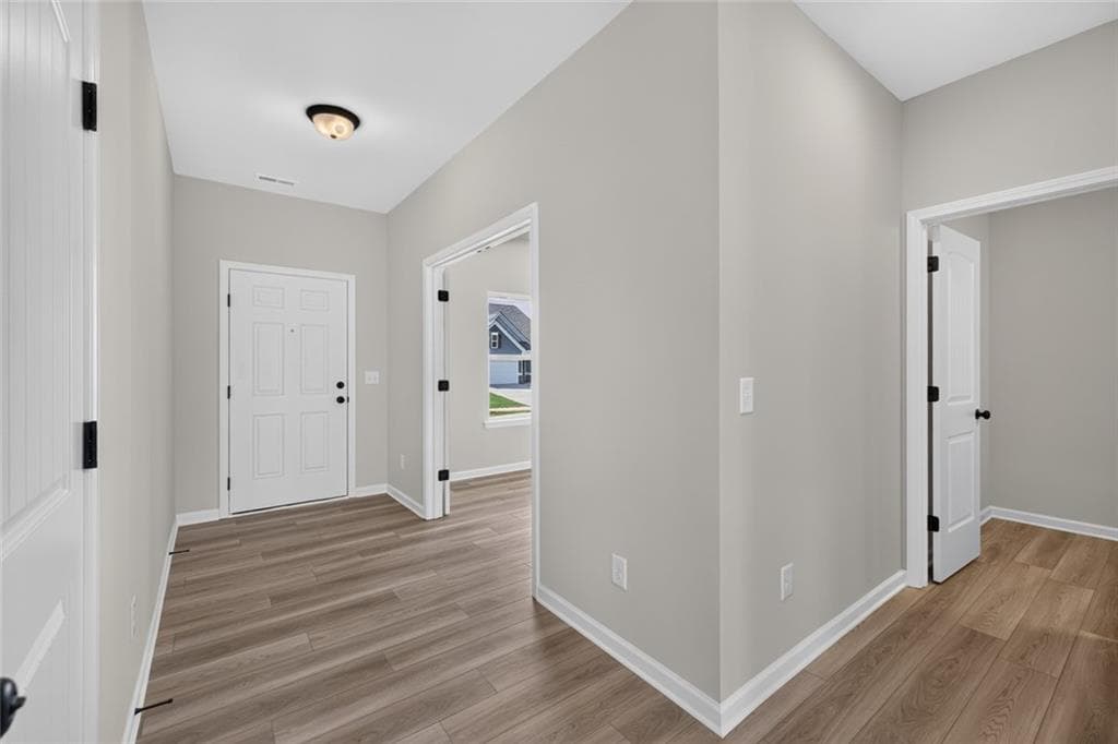 4 bedroom, 3 bathroom, 2,372 sq ft single family residence for sale at 115 Shire Loop, Calhoun, GA 30701 — photo 6