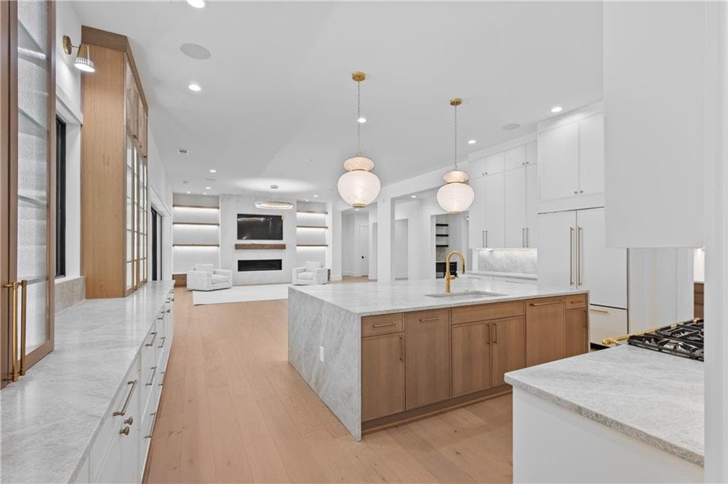 6 bedroom, 9 bathroom, 13,491 sq ft single family residence for sale at 5050 Kings Close, Milton, GA 30004 — photo 5
