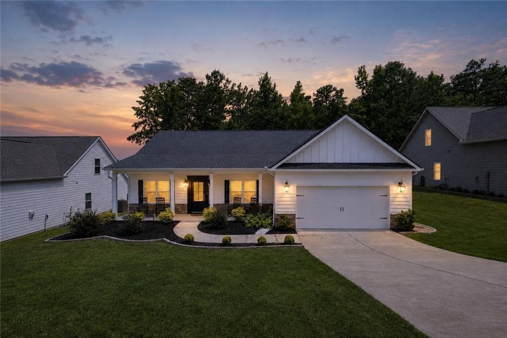 4 bedroom, 3 bathroom, 2,220 sq ft single family residence for sale at 8851 St Andrews Parkway, Winston, GA 30187