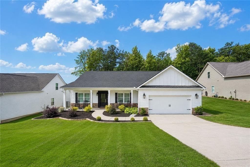 4 bedroom, 3 bathroom, 2,220 sq ft single family residence for sale at 8851 St Andrews Parkway, Winston, GA 30187 — photo 2