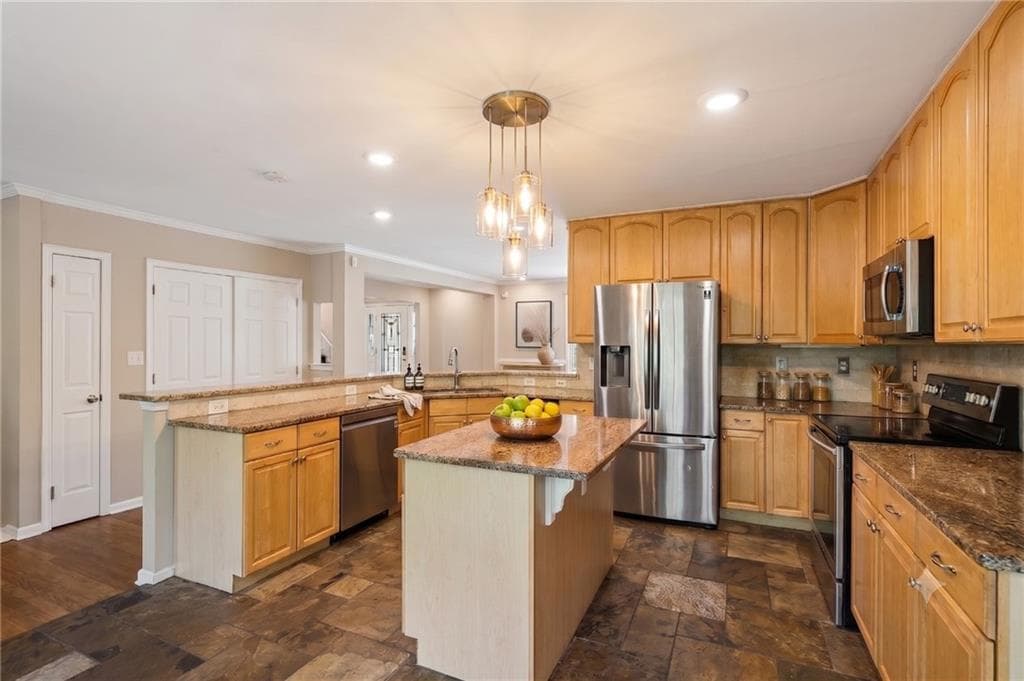 4 bedroom, 5 bathroom, 3,722 sq ft single family residence for sale at 1055 Lee Circle, Atlanta, GA 30324 — photo 8