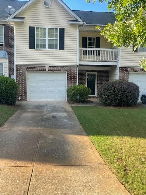 3 bedroom, 3 bathroom, 1,900 sq ft townhouse for sale at 2083 Manhattan Parkway, Decatur, GA 30035 — photo 2