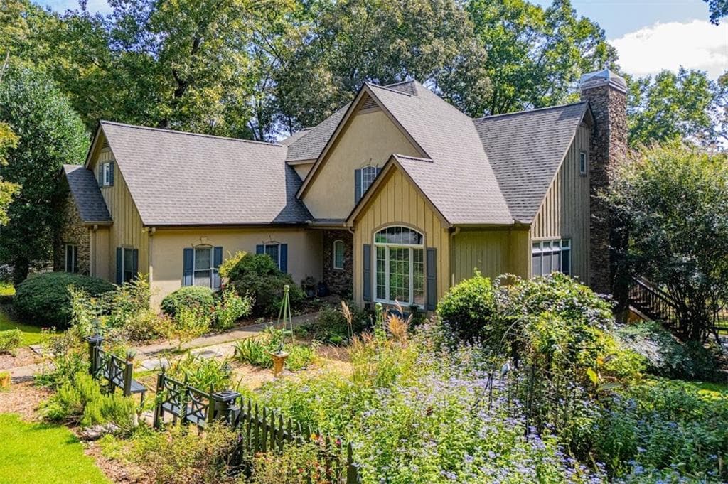 5 bedroom, 4 bathroom, 4,628 sq ft single family residence under contract at 308 Laurel Lakes Drive, Carrollton, GA 30116 — photo 3