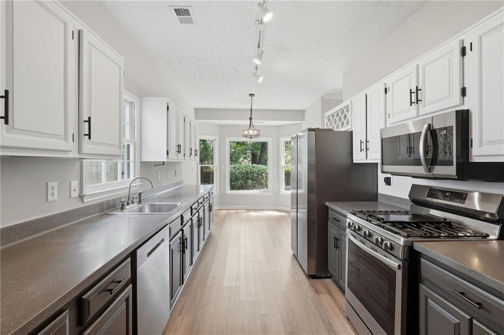 3 bedroom, 2 bathroom, 1,674 sq ft single family residence for sale at 120 Pinion Lane, Johns Creek, GA 30005 — photo 6