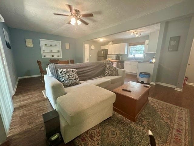 3 bedroom, 2 bathroom, 1,156 sq ft single family residence under contract at 1108 Longshore Drive, Decatur, GA 30032 — photo 4
