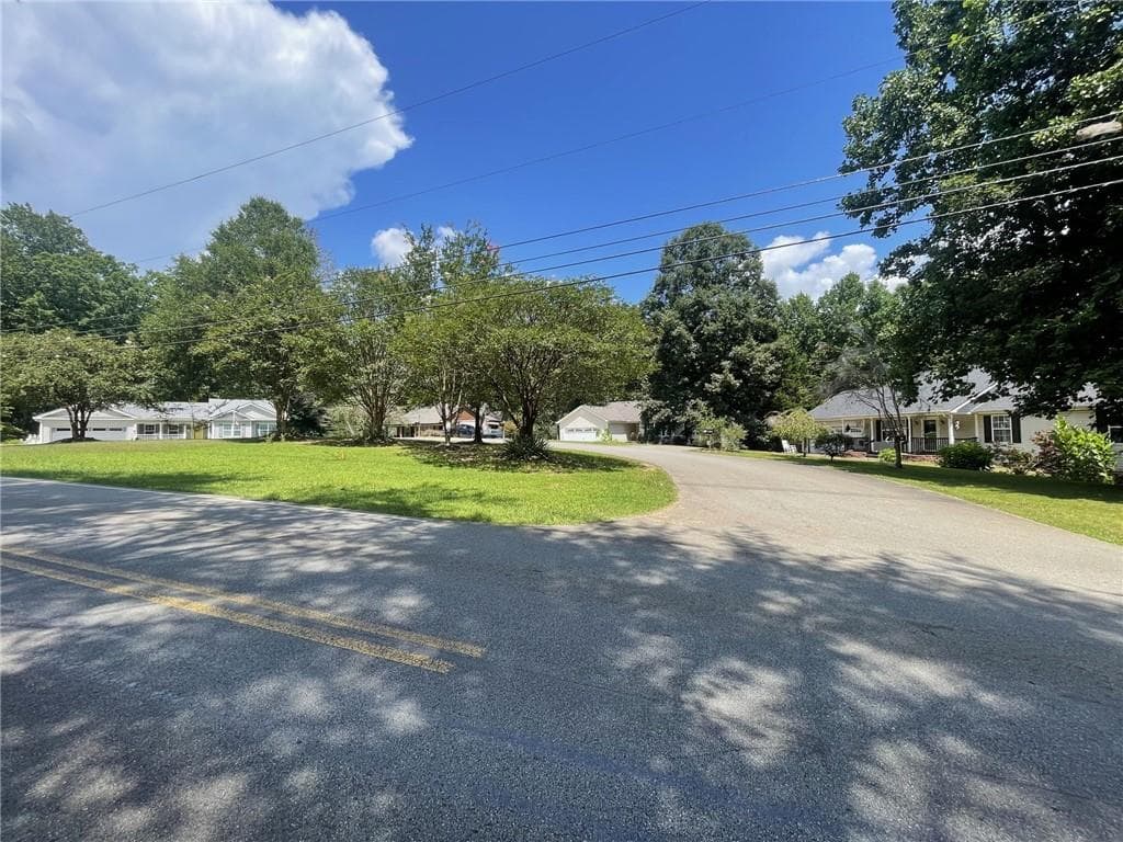 3 bedroom, 2 bathroom, 1,908 sq ft single family residence for sale at 14 RAYELEE Circle, Jasper, GA 30143 — photo 3