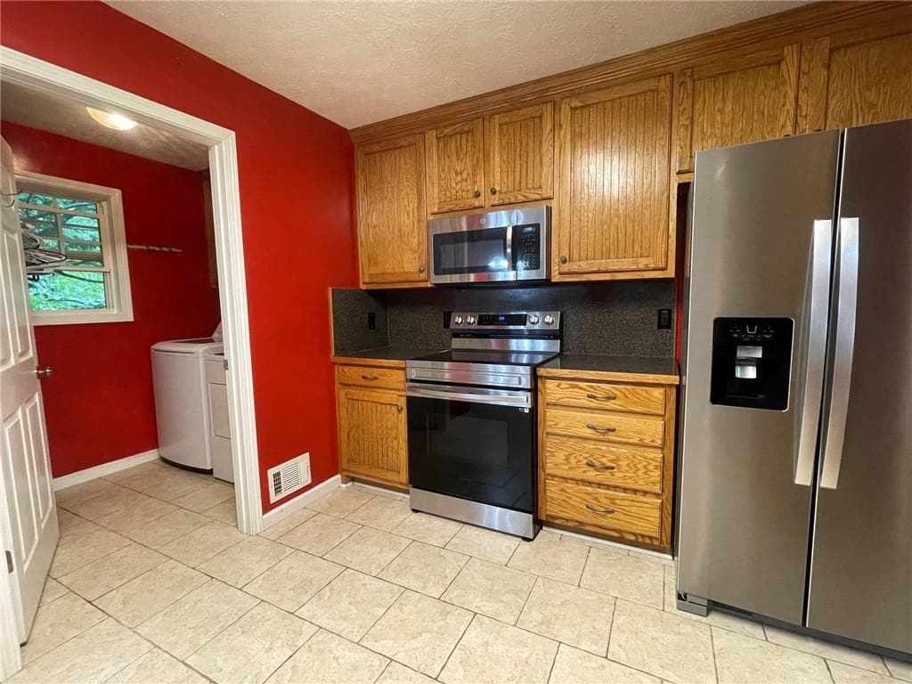 3 bedroom, 2 bathroom, 1,908 sq ft single family residence for sale at 14 RAYELEE Circle, Jasper, GA 30143 — photo 9